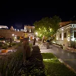 Hotel Design Cave 4*