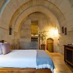 Design Cave Hotel 4*
