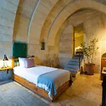 Design Cave Hotel 4*