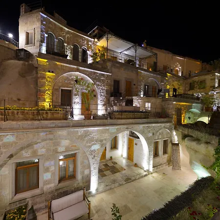Design Cave Γκόρεμε