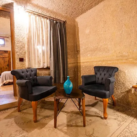 מלון Design Cave 4*
