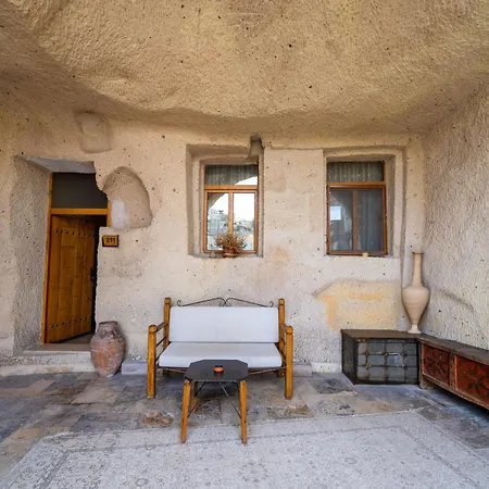 Ξενοδοχείο Design Cave 4*